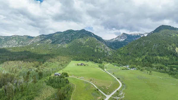 $695,000 | 2 Stewart Trail, Etna, WY 83128