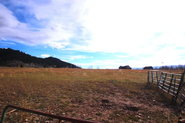 $695,000 | 2 Stewart Trail, Etna, WY 83128