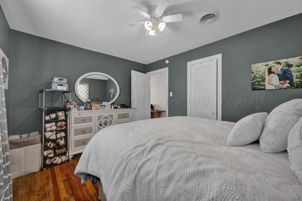 312 Southwest 45th Avenue Amarillo, TX 79110 - Photo 13 of 23 a bedroom with a bed a mirror and lamp on desk