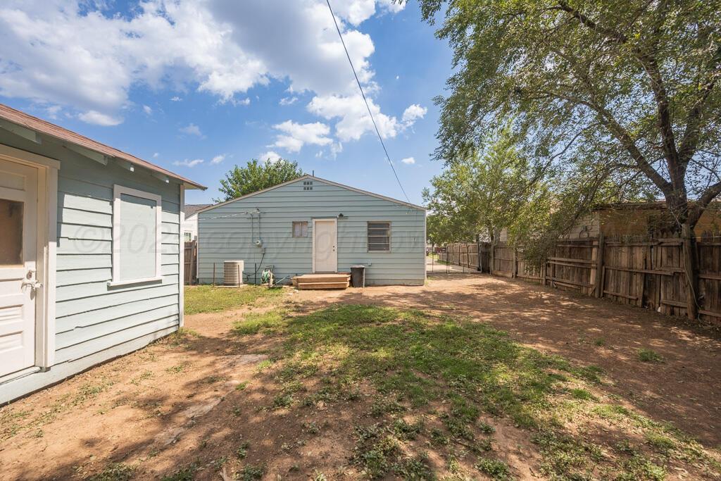 312 Southwest 45th Avenue Amarillo, TX 79110 - Photo 22 of 23 a view of a house with backyard and a tree