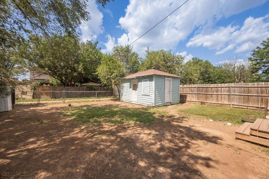 312 Southwest 45th Avenue Amarillo, TX 79110 - Photo 23 of 23 a view of backyard with a garden and deck