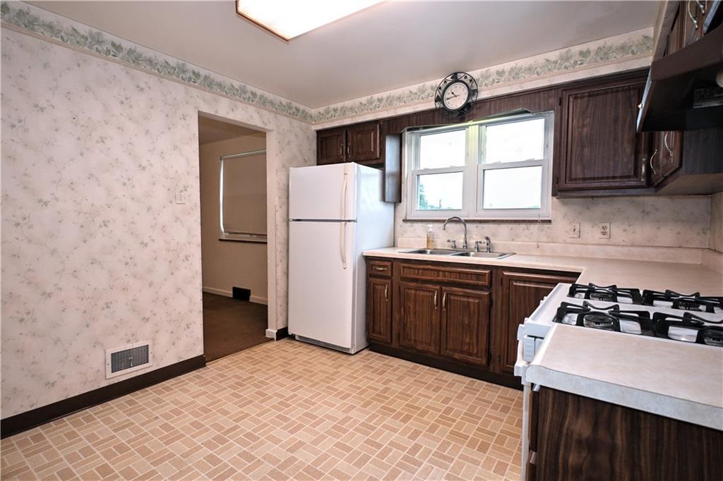 2105 Ridge Road McKeesport, PA 15135 - Photo 13 of 44