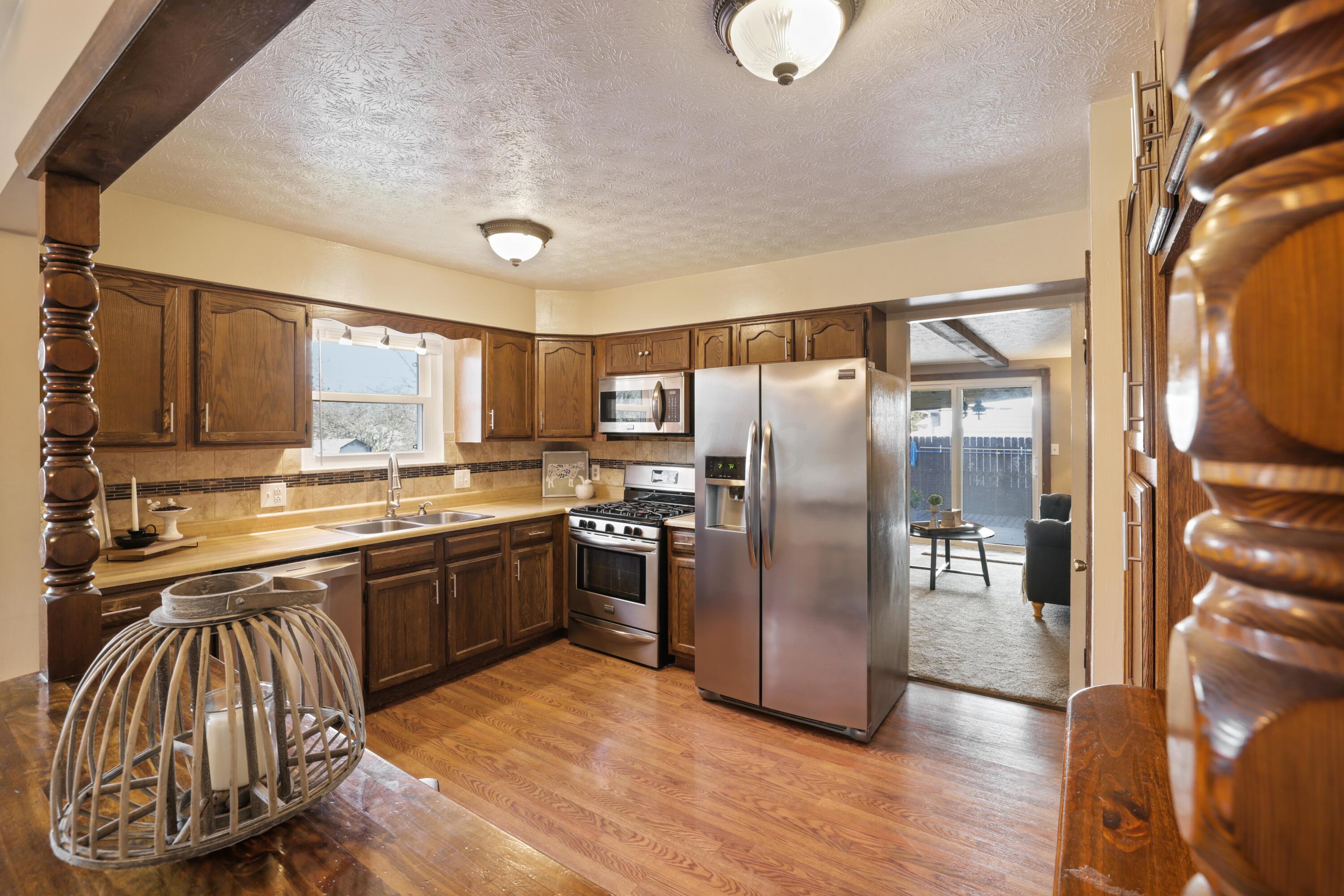1725 Demorest Road Columbus, OH 43228 - Photo 27 of 75 Kitchen