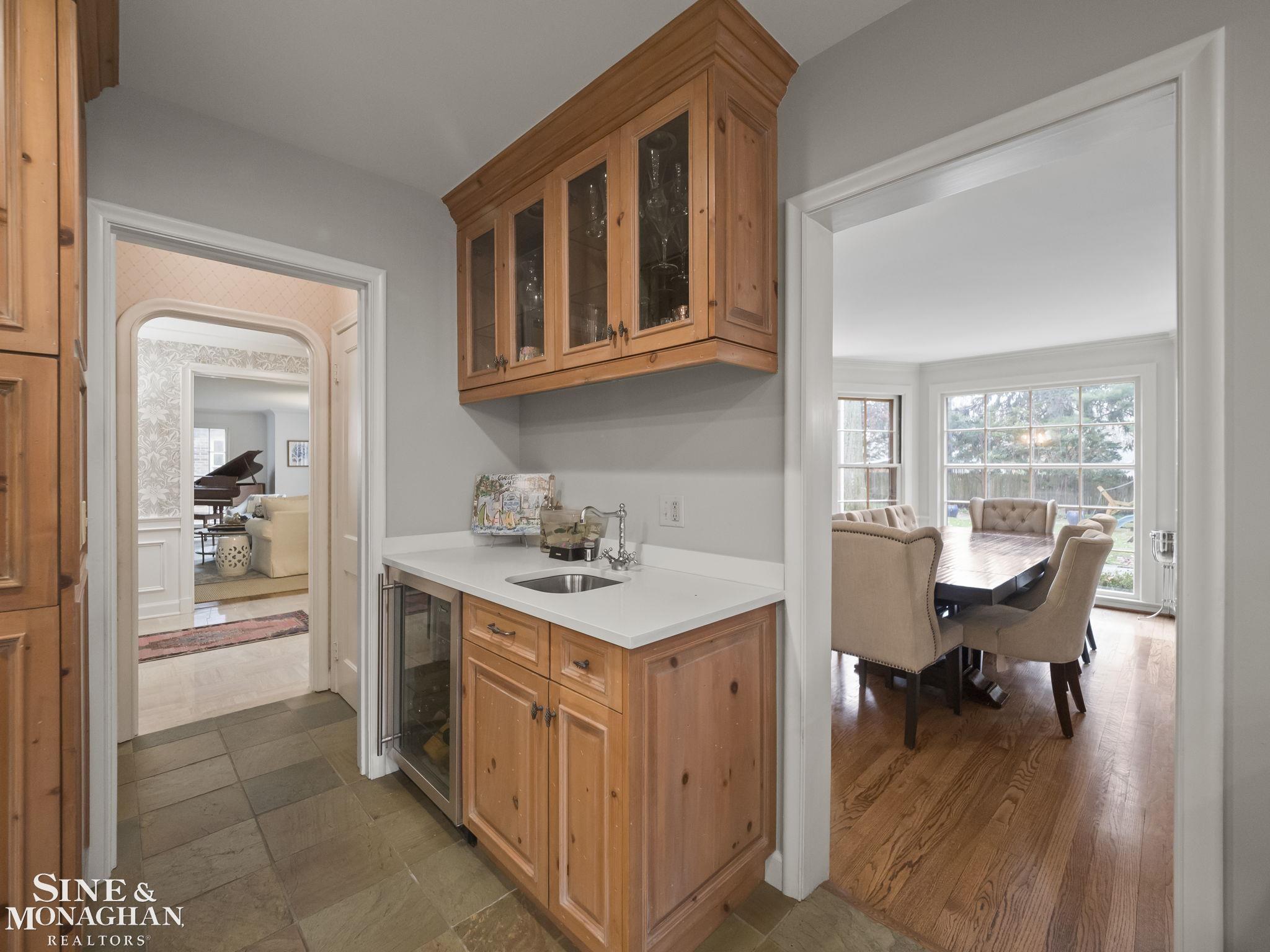 277 Cloverly Road Grosse Pointe, MI 48236 - Photo 7 of 46 Wet Bar