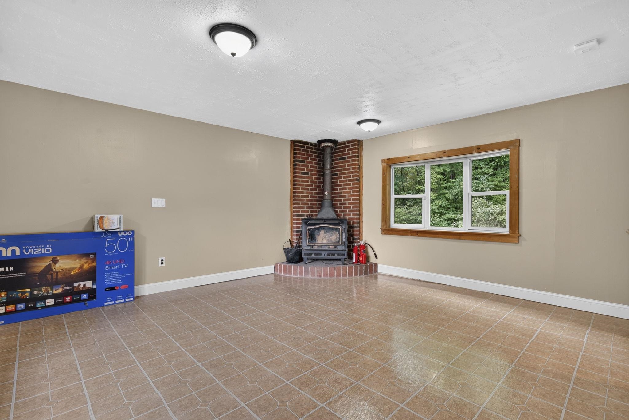 200 Bacon Road Henniker, NH 03242 - Photo 12 of 29