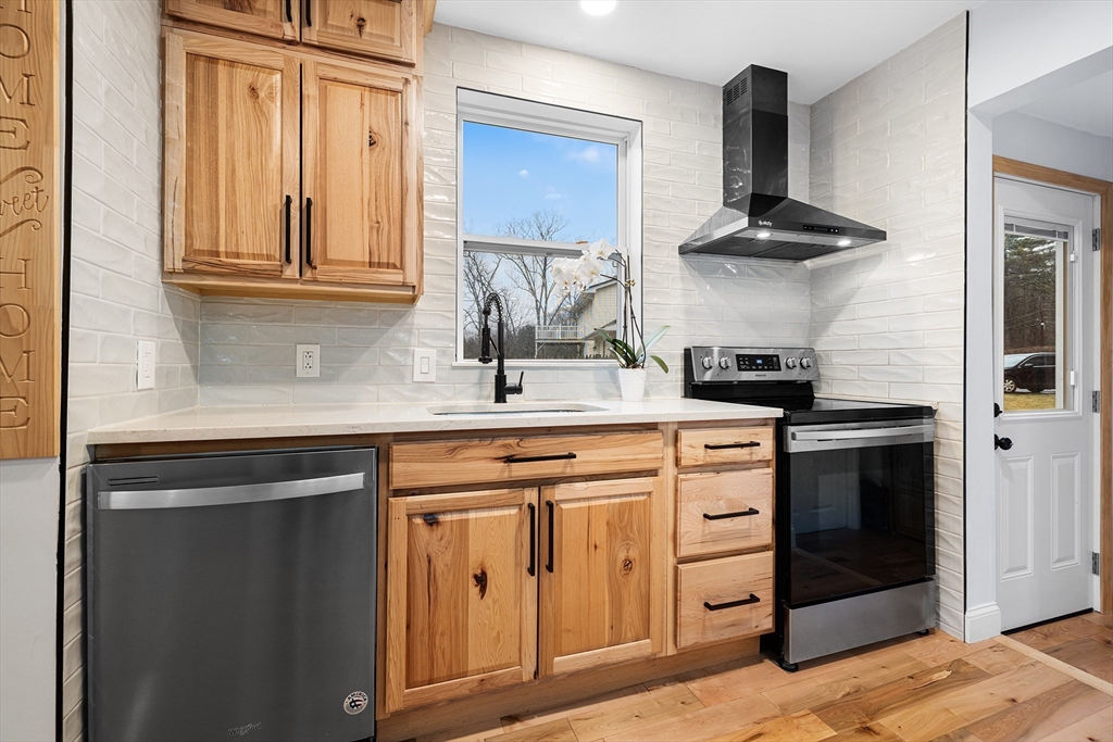 104 Southwest Cutoff Northborough, MA 01532 - Photo 4 of 28