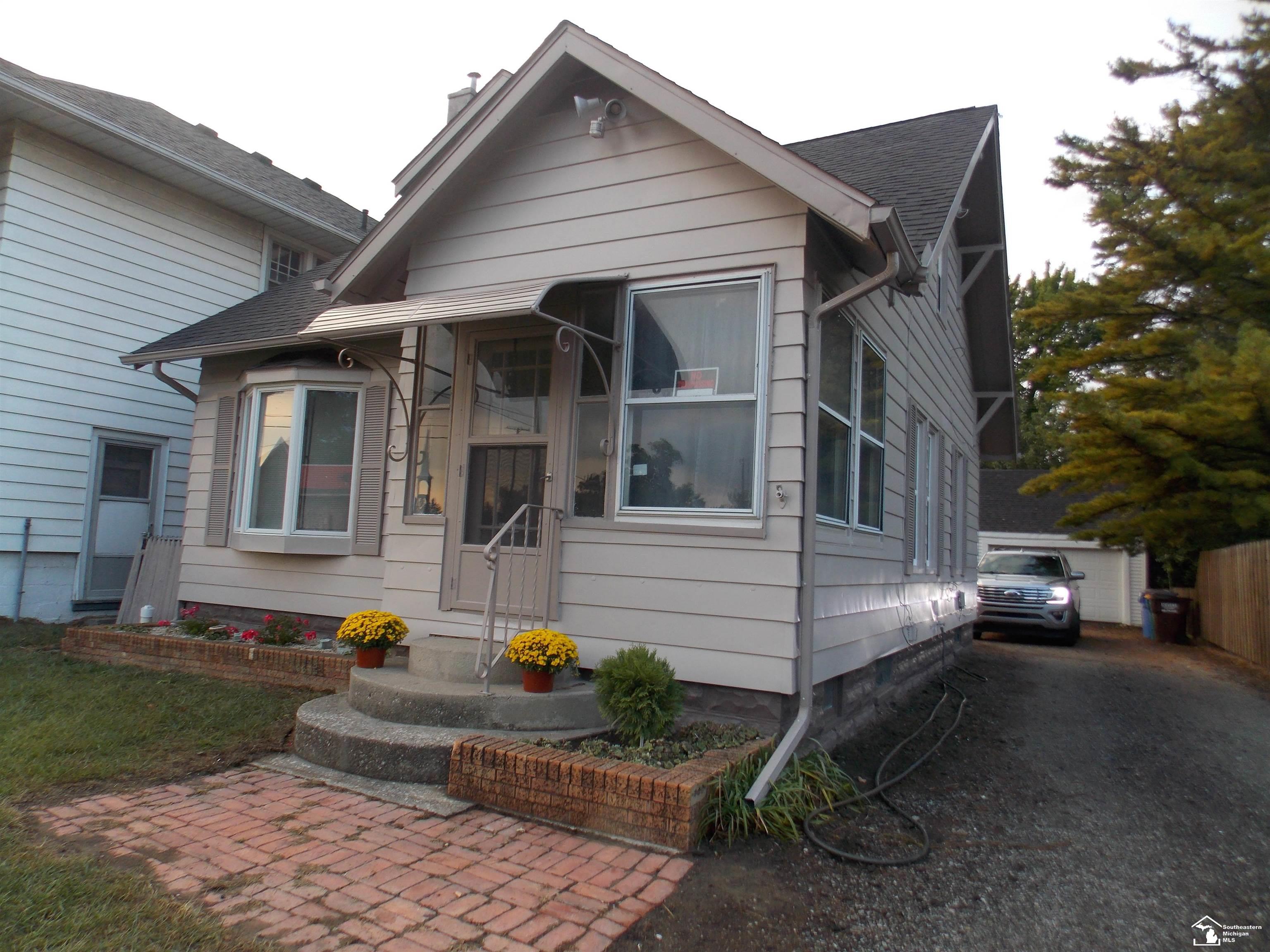 215 Cole Road Monroe, MI 48162 - Photo 2 of 36