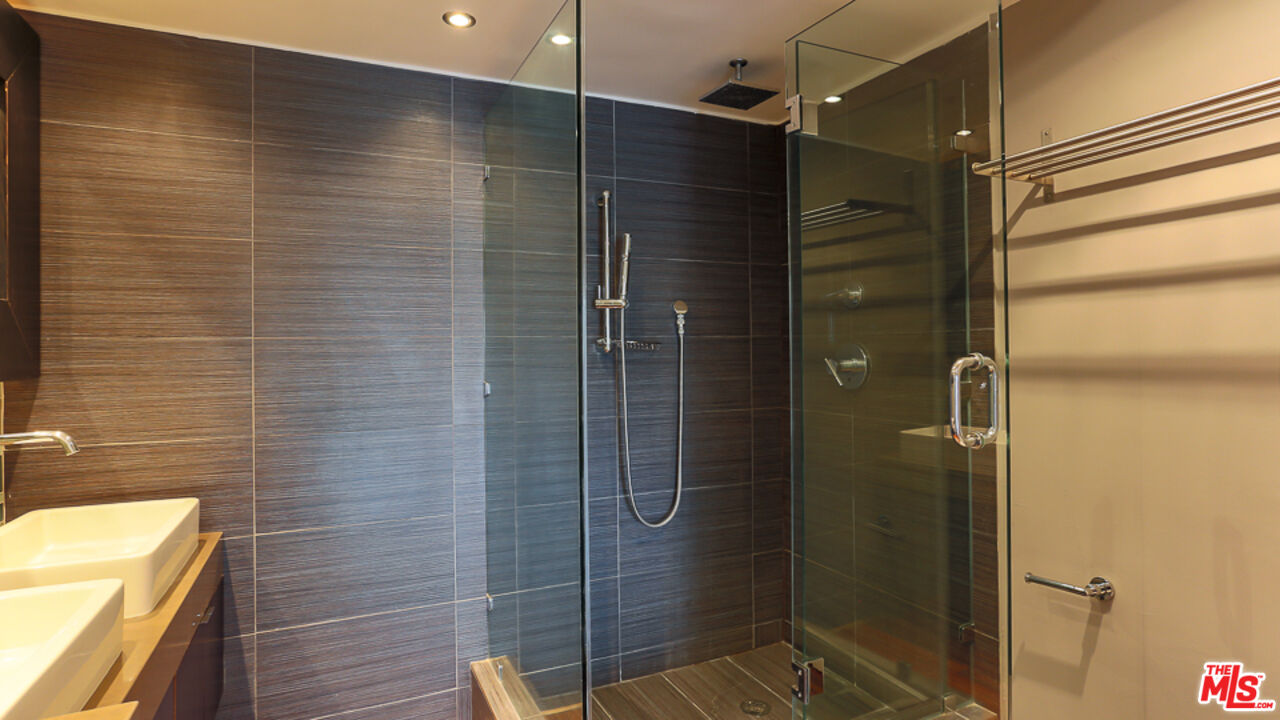 7250 Franklin Avenue, Unit 1112 Los Angeles, CA 90046 - Photo 17 of 29 a bathroom with a shower