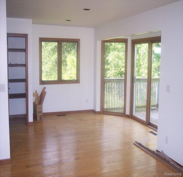 8297 West Sargent Road Fowlerville, MI 48836 - Photo 4 of 7 Dinning room