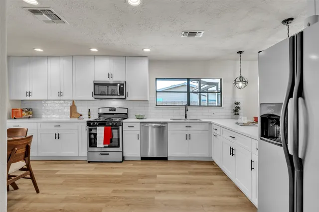 $415,000 | 5502 Hewitt Drive, Houston, TX 77092