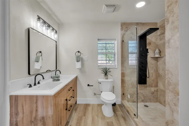 $415,000 | 5502 Hewitt Drive, Houston, TX 77092