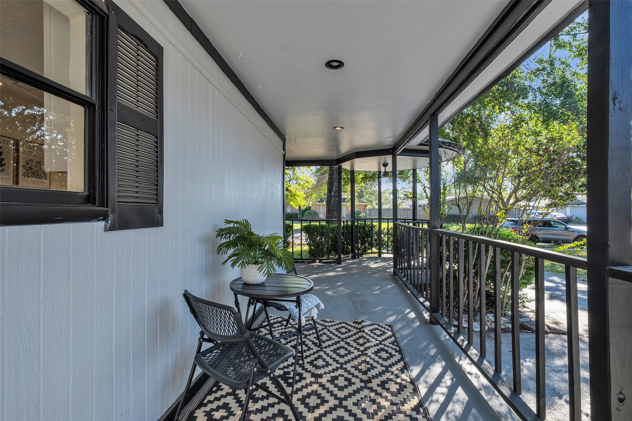 5502 Hewitt Drive Houston, TX 77092 - Photo 2 of 34