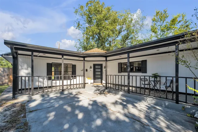 $415,000 | 5502 Hewitt Drive, Houston, TX 77092