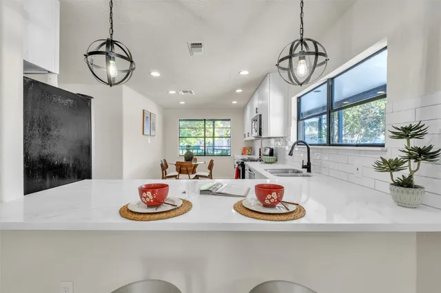 $415,000 | 5502 Hewitt Drive, Houston, TX 77092