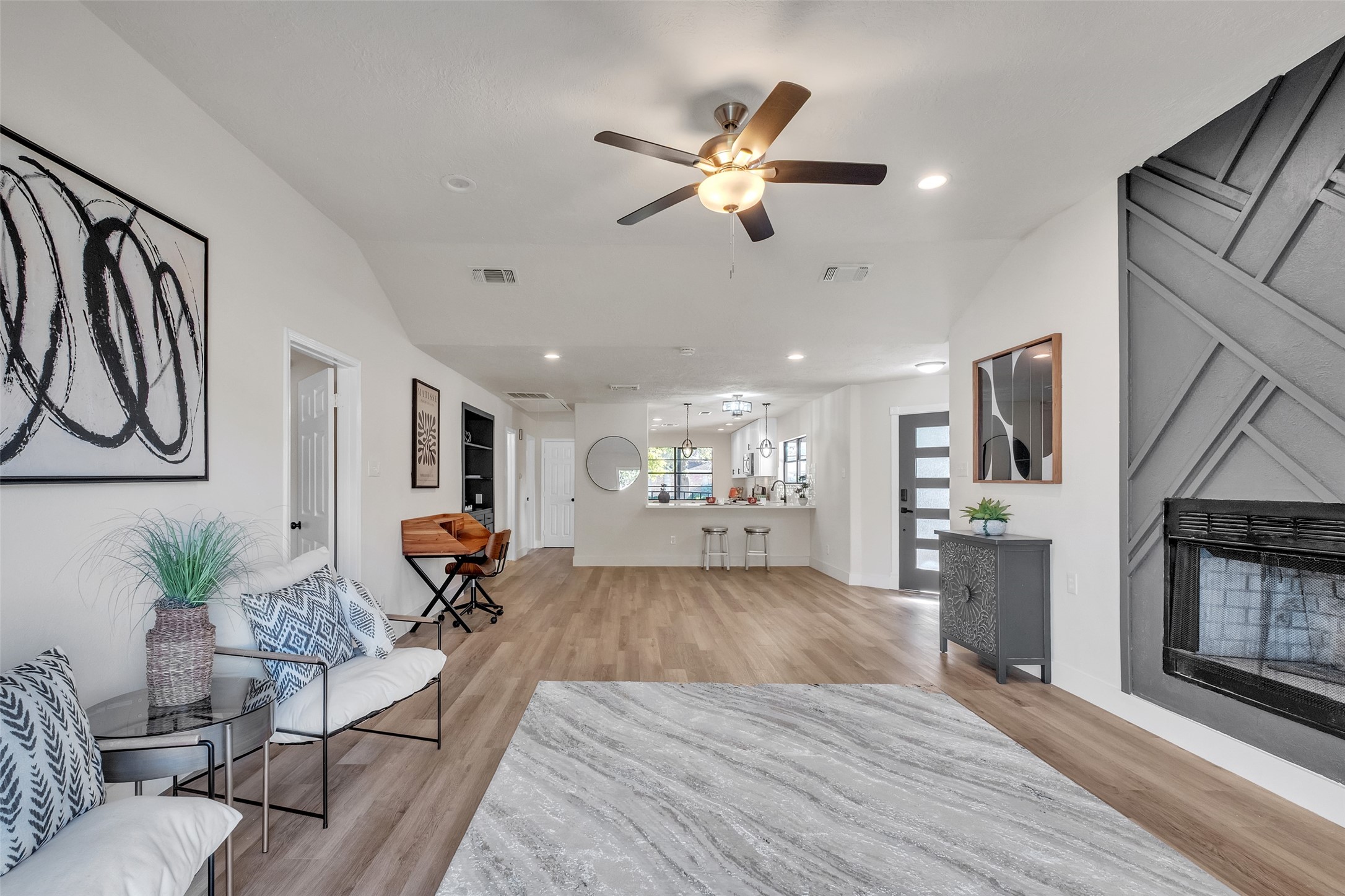 5502 Hewitt Drive Houston, TX 77092 - Photo 6 of 34