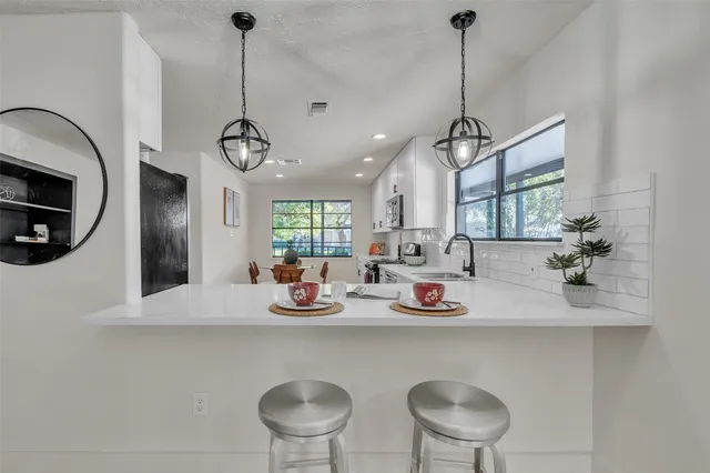 $415,000 | 5502 Hewitt Drive, Houston, TX 77092