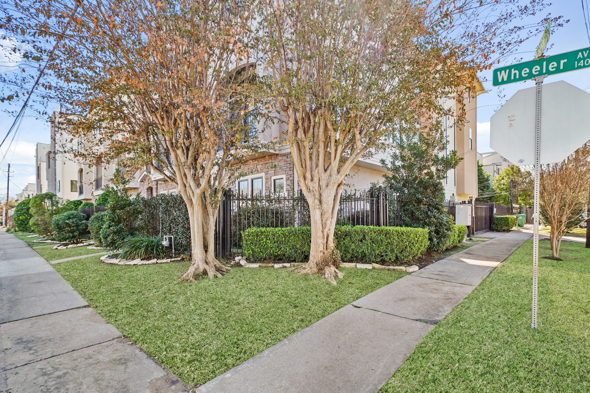 1402 Wheeler Avenue Houston, TX 77004 - Photo 39 of 40 a view of a park with large trees