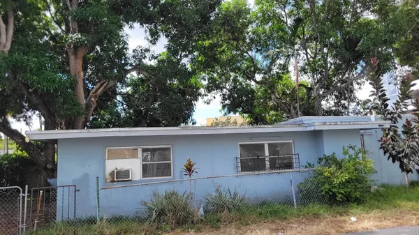 $1,900 | 1735 Jackson Street, Unit REAR, Hollywood, FL 33020