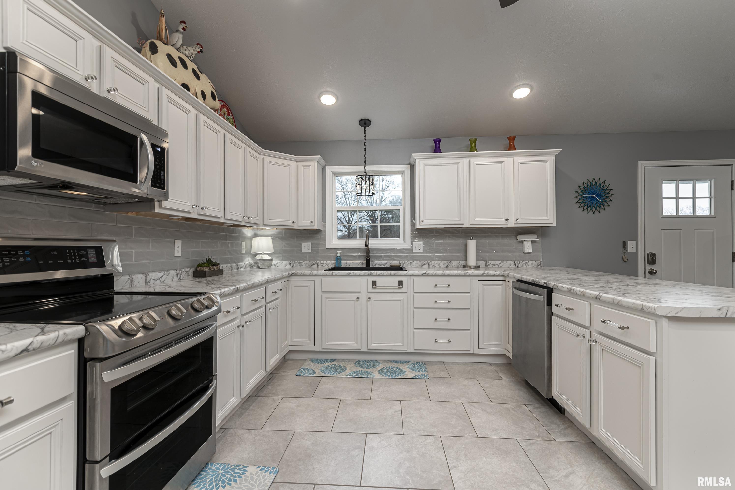 3133 Weaver Road Herrin, IL 62948 - Photo 8 of 28 Gallery Image 8