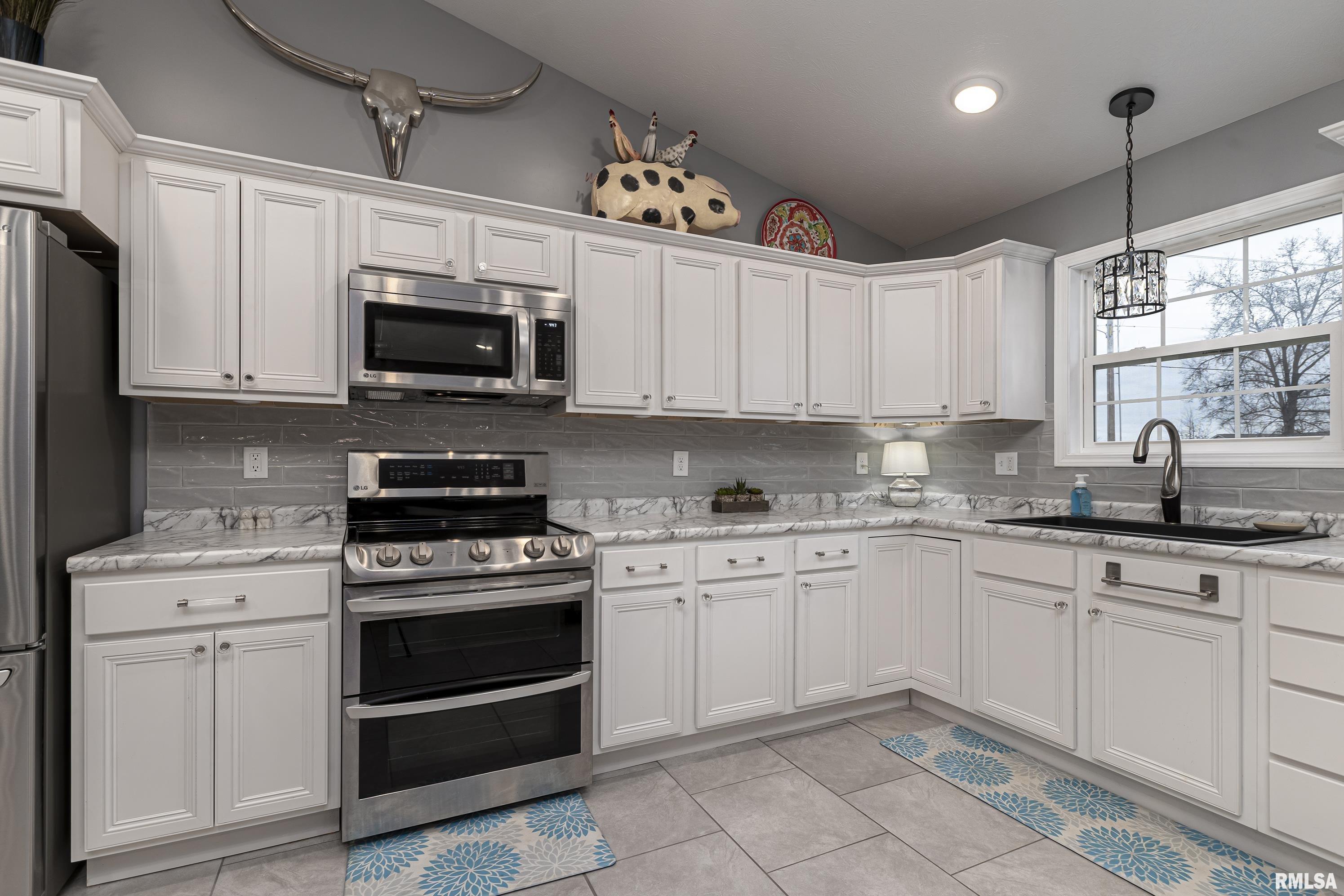 3133 Weaver Road Herrin, IL 62948 - Photo 9 of 28 Gallery Image 9