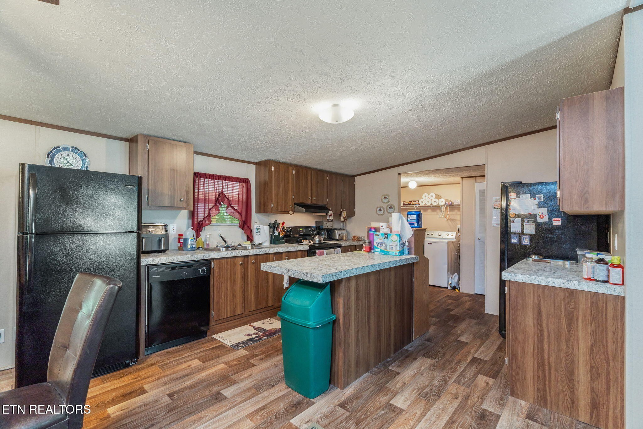 20156 Steekee Road Loudon, TN 37774 - Photo 13 of 46 a kitchen with kitchen island a sink stove and refrigerator