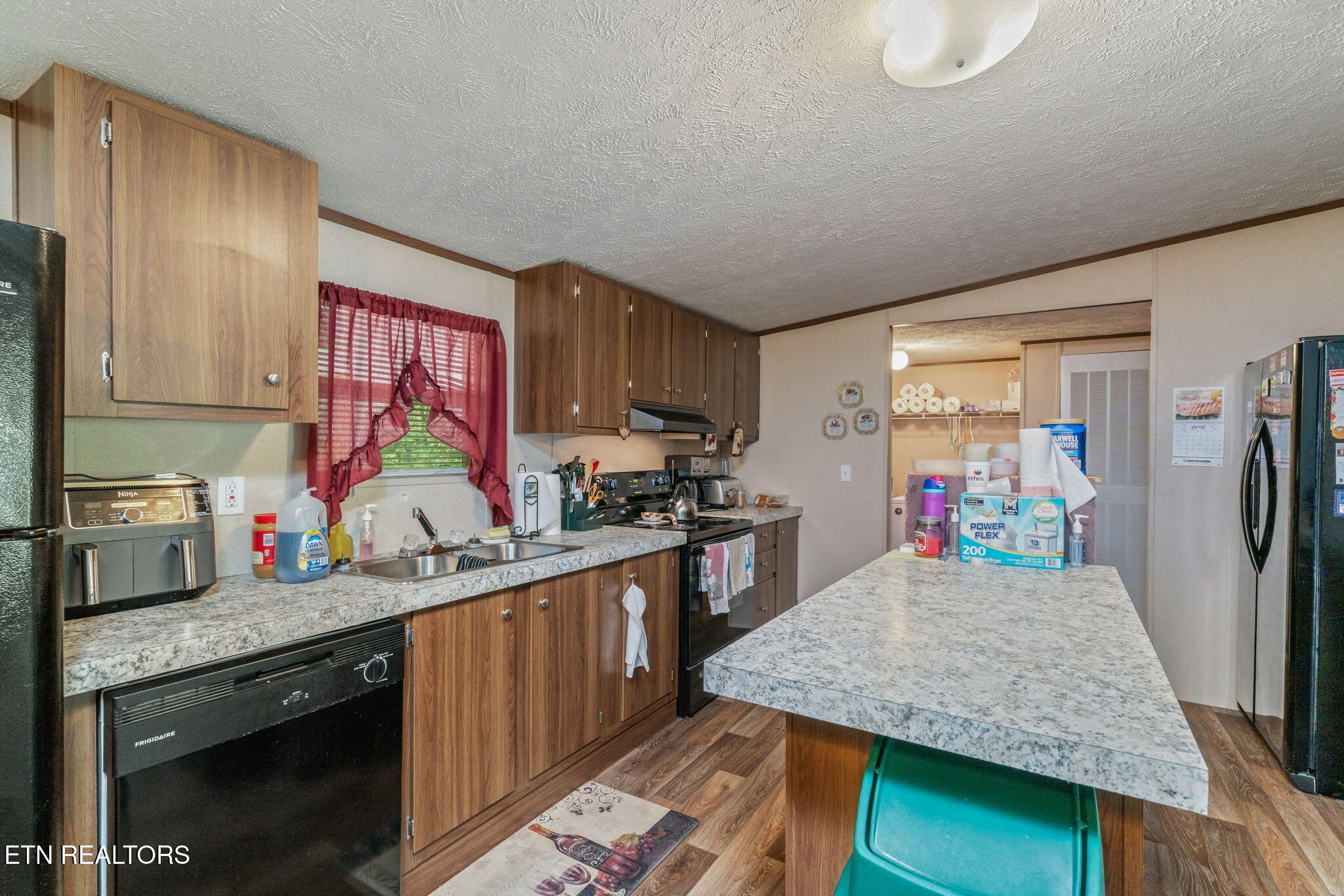 20156 Steekee Road Loudon, TN 37774 - Photo 14 of 46 a kitchen with kitchen island granite countertop a sink stove and refrigerator