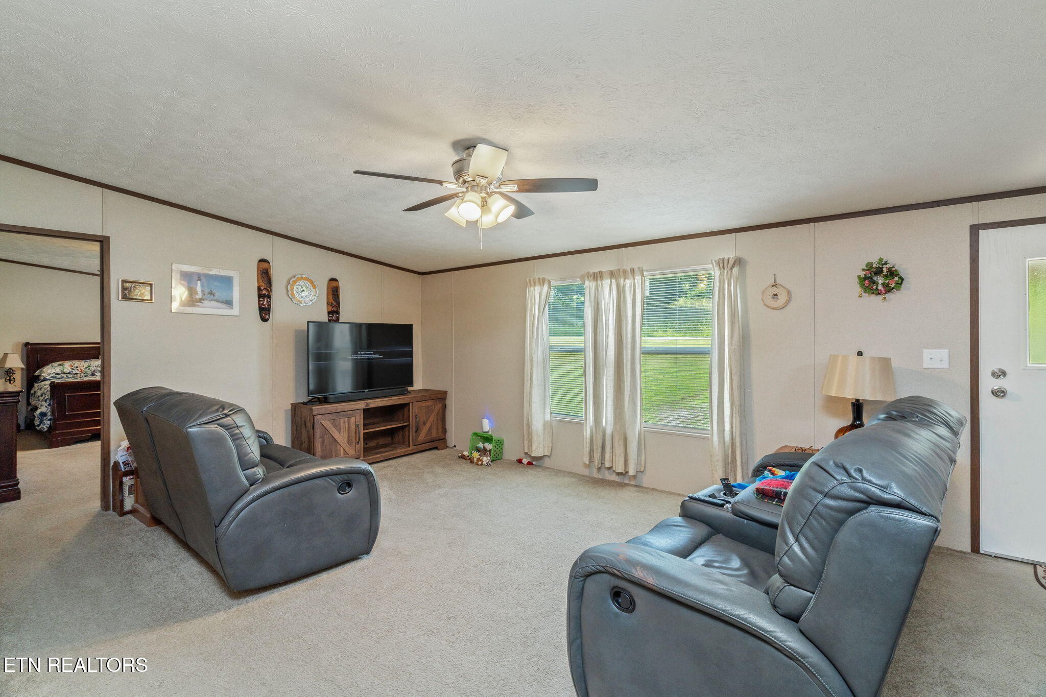 20156 Steekee Road Loudon, TN 37774 - Photo 22 of 46 a living room with furniture and a flat screen tv