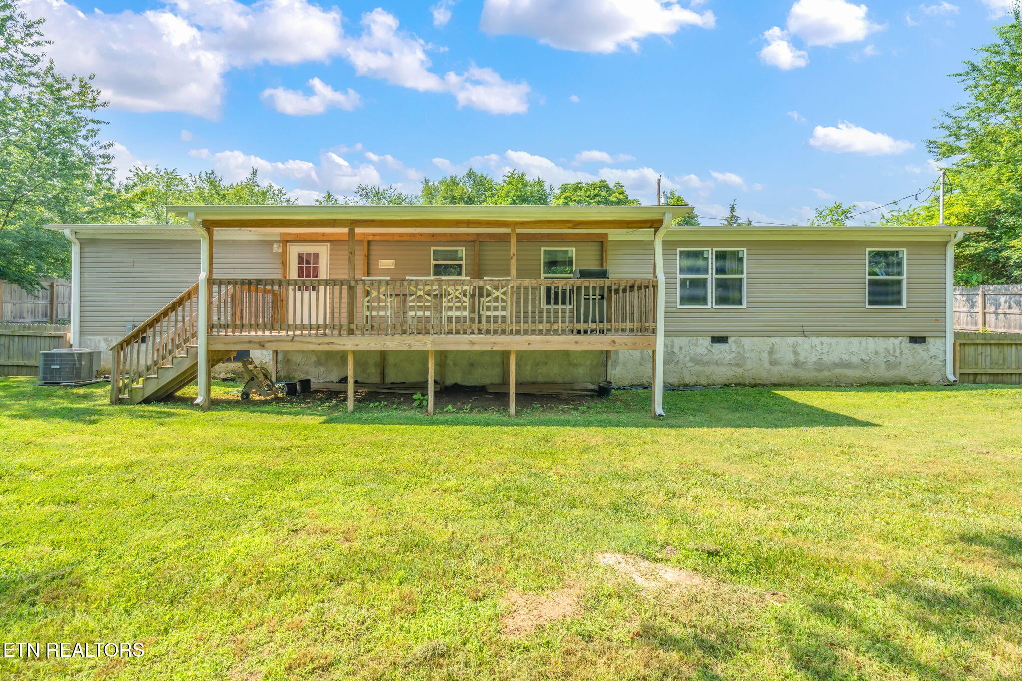 20156 Steekee Road Loudon, TN 37774 - Photo 30 of 46 a view of a big yard with table and chairs under an umbrella