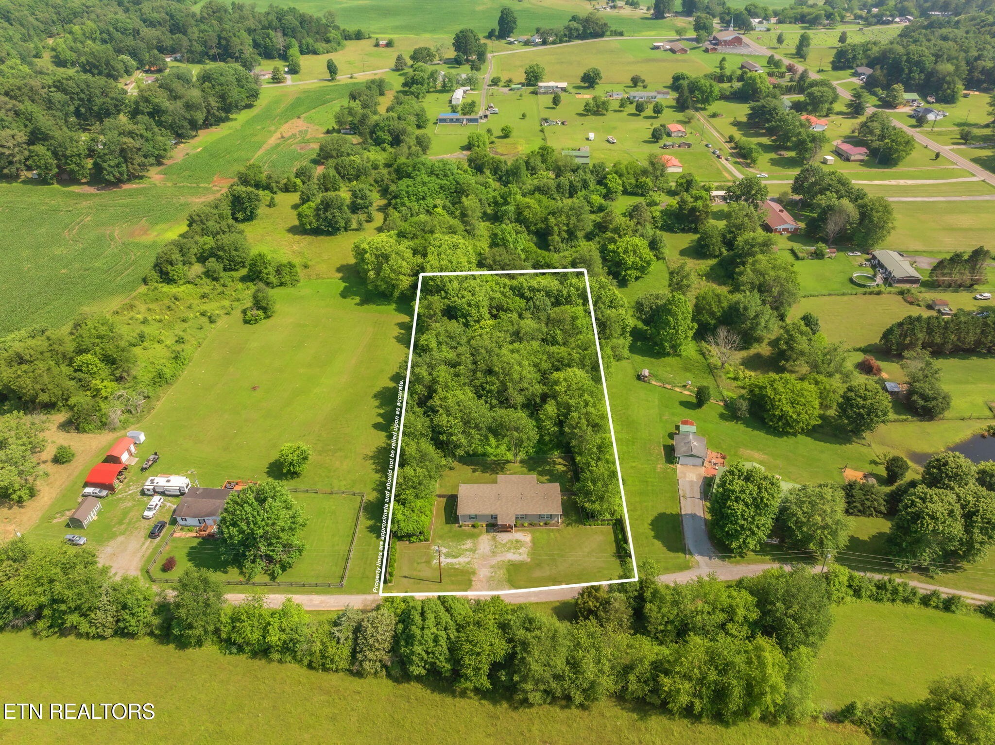 20156 Steekee Road Loudon, TN 37774 - Photo 36 of 46 an aerial view of a residential houses with outdoor space and trees all around