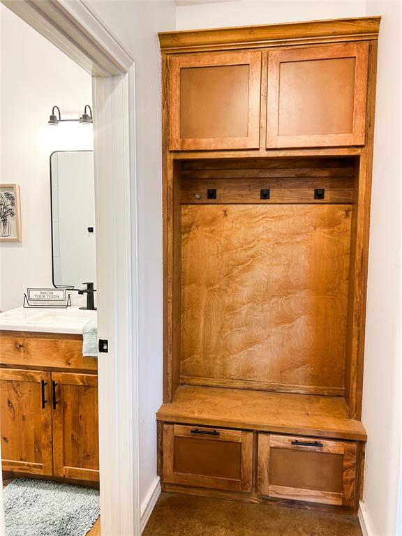925 Clear Spring Road Stephenville, TX 76401 - Photo 14 of 26 a bathroom with a sink vanity and a mirror