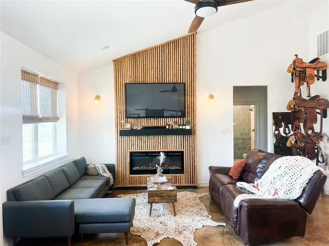 $795,000 | 925 Clear Spring Road, Stephenville, TX 76401