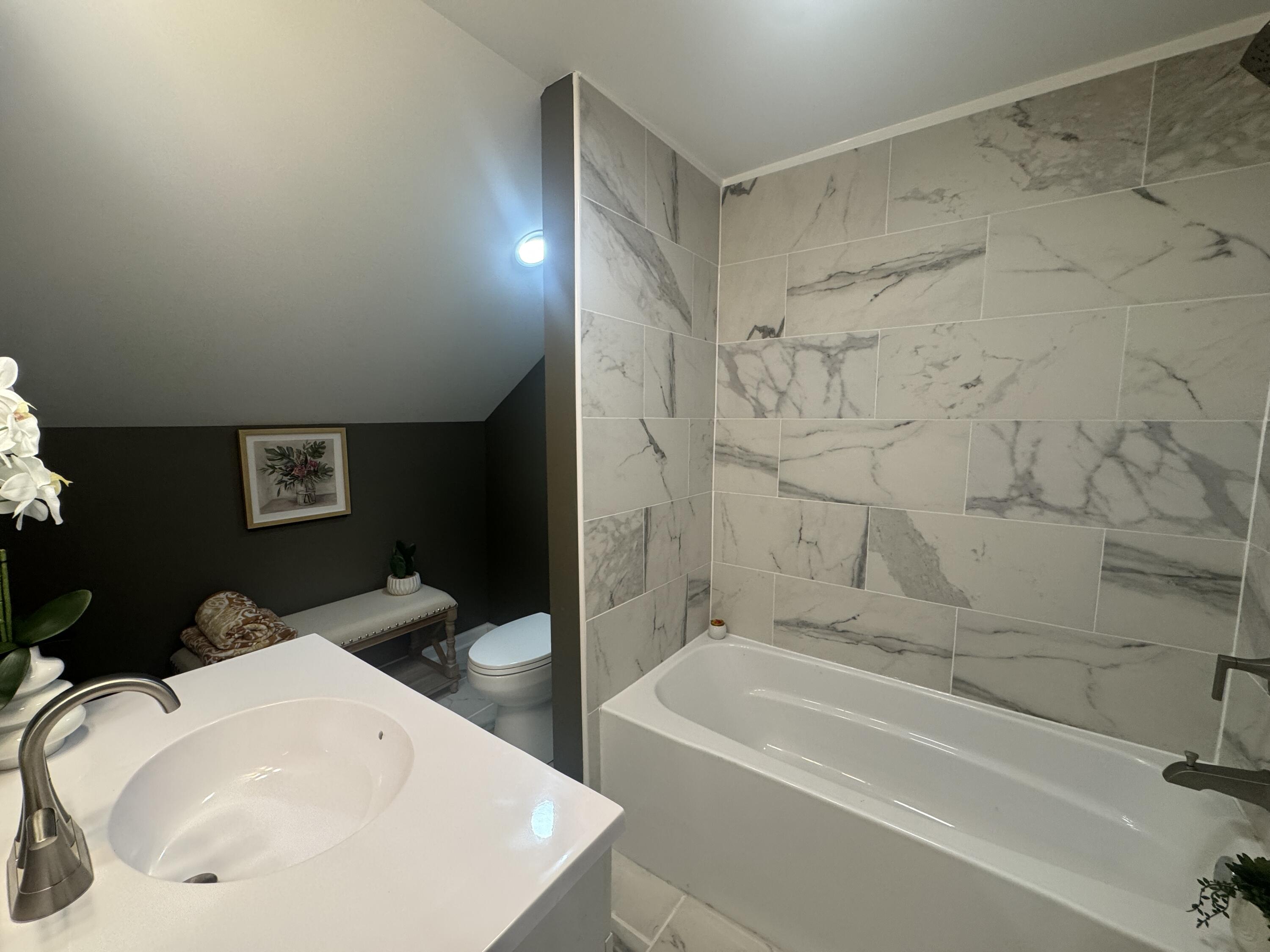 2220 75th Street Kenosha, WI 53143 - Photo 7 of 15 Full bath, angle 1