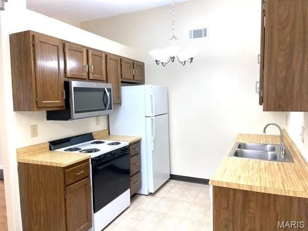 $1,150 | 97 Peachtree Lane, Fairview Heights, IL 62208