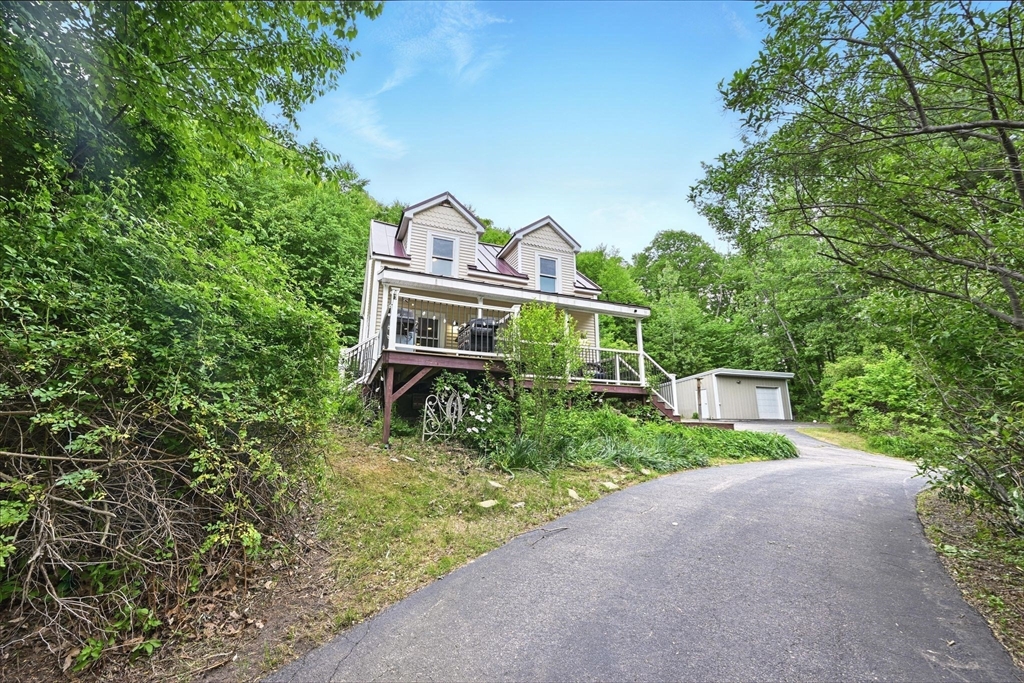 24 Barnett Road Sutton, MA 01590 - Photo 2 of 38