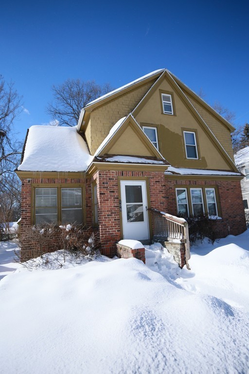 108 Fenwick Street Springfield, MA 01109 - Photo 3 of 15