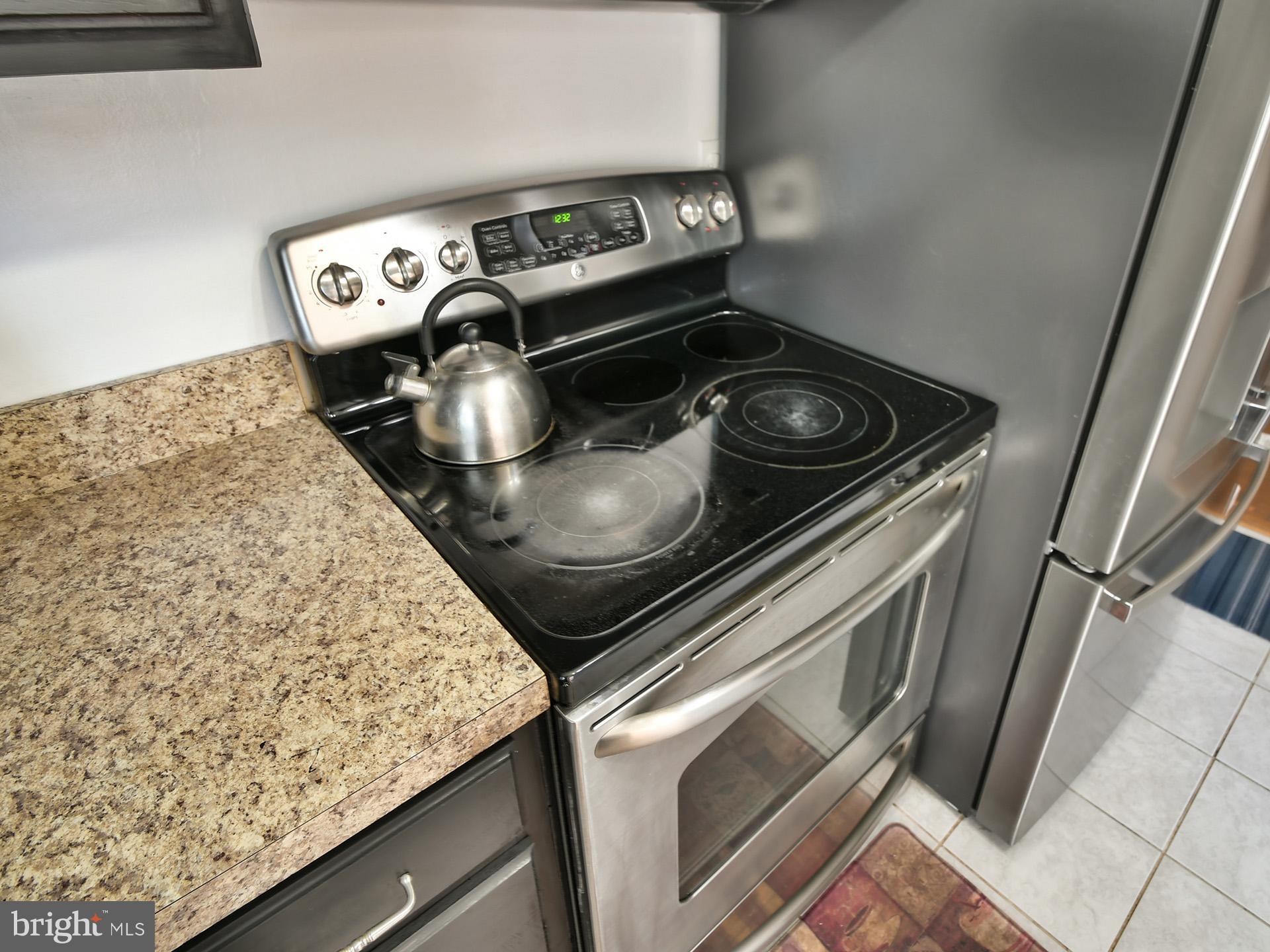 8600 Sumter Lane Clinton, MD 20735 - Photo 15 of 51 a close view of stove top oven