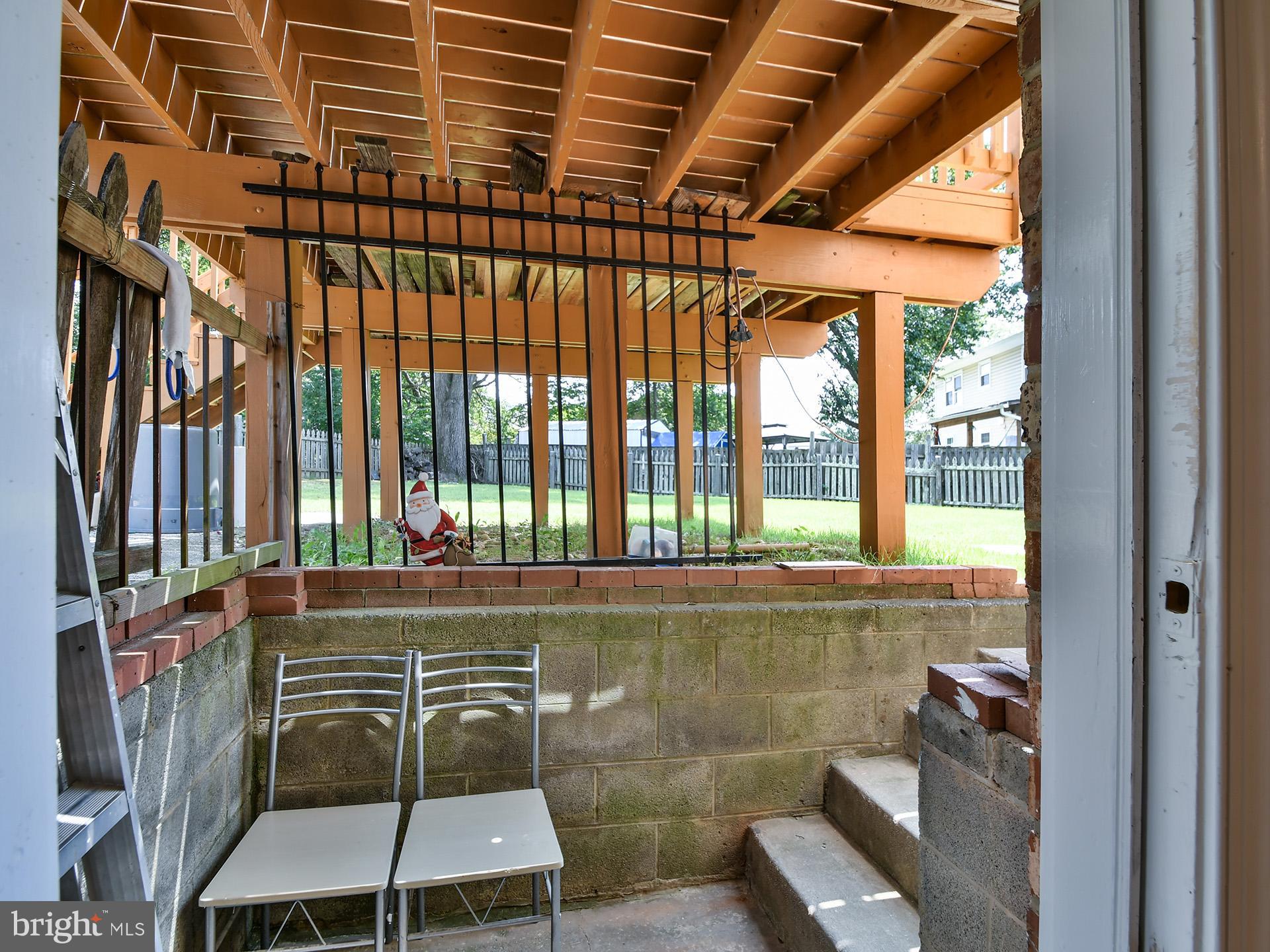8600 Sumter Lane Clinton, MD 20735 - Photo 34 of 51 a bathroom with a bathtub and next to a window