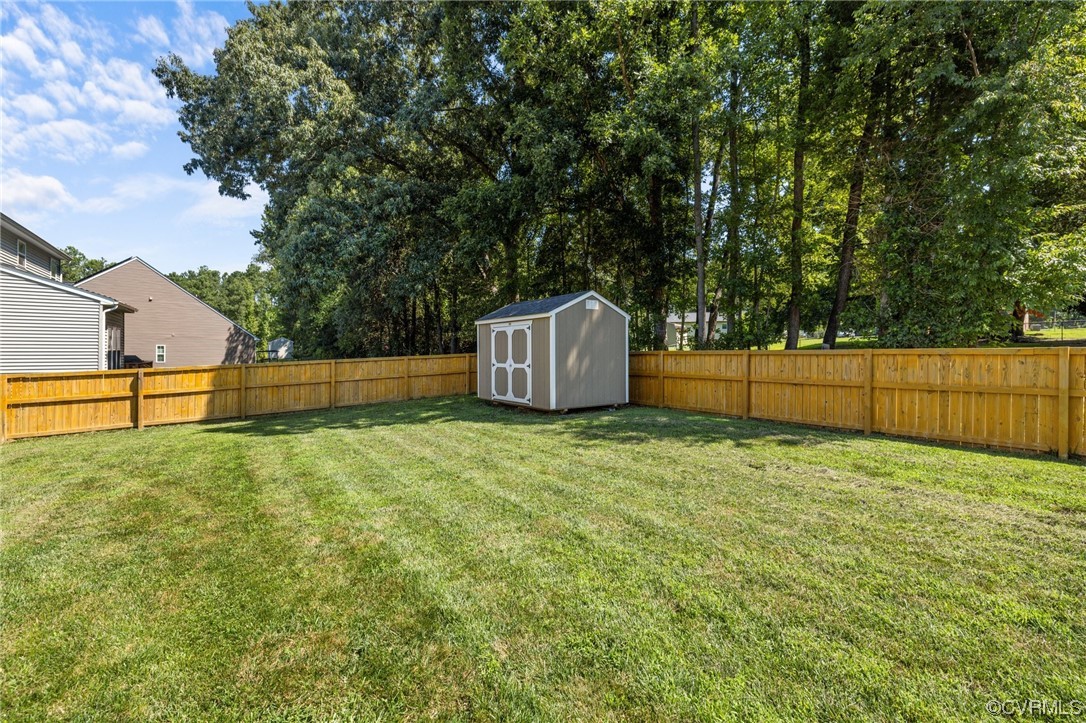 5419 Sandy Ridge Terrace Chesterfield, VA 23832 - Photo 25 of 27 a backyard of a house