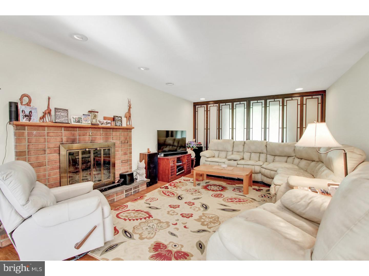 1518 Hill Road Reading, PA 19602 - Photo 3 of 25 Living Room