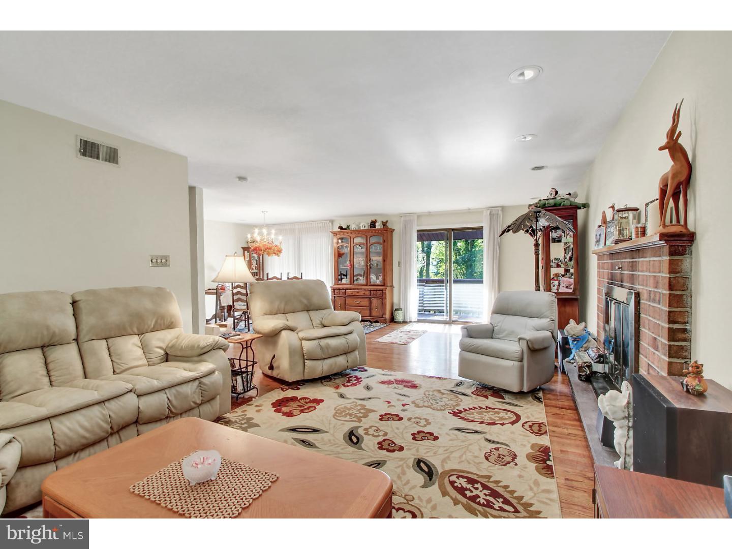 1518 Hill Road Reading, PA 19602 - Photo 4 of 25 Living Room