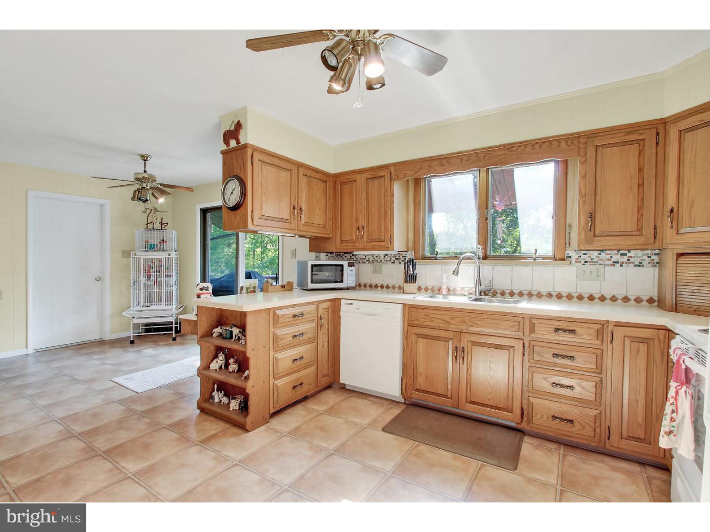 1518 Hill Road Reading, PA 19602 - Photo 6 of 25 Kitchen