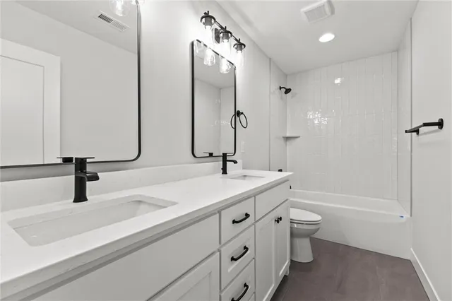 $599,900 | 1025 Southwest Armie Street, Lee's Summit, MO 64081