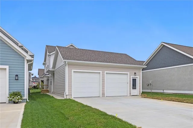 $599,900 | 1025 Southwest Armie Street, Lee's Summit, MO 64081