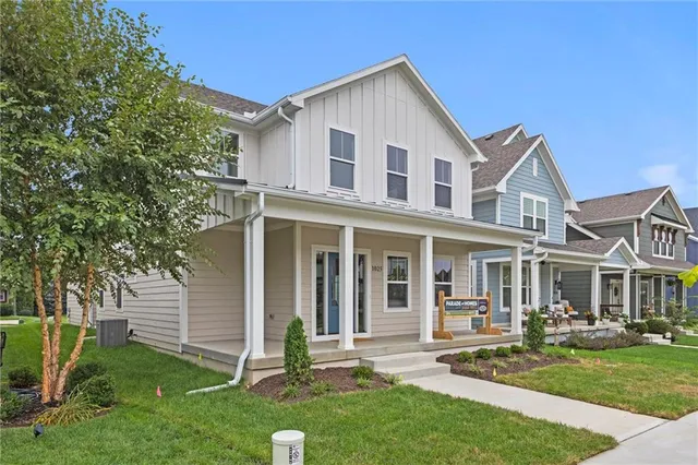 $599,900 | 1025 Southwest Armie Street, Lee's Summit, MO 64081