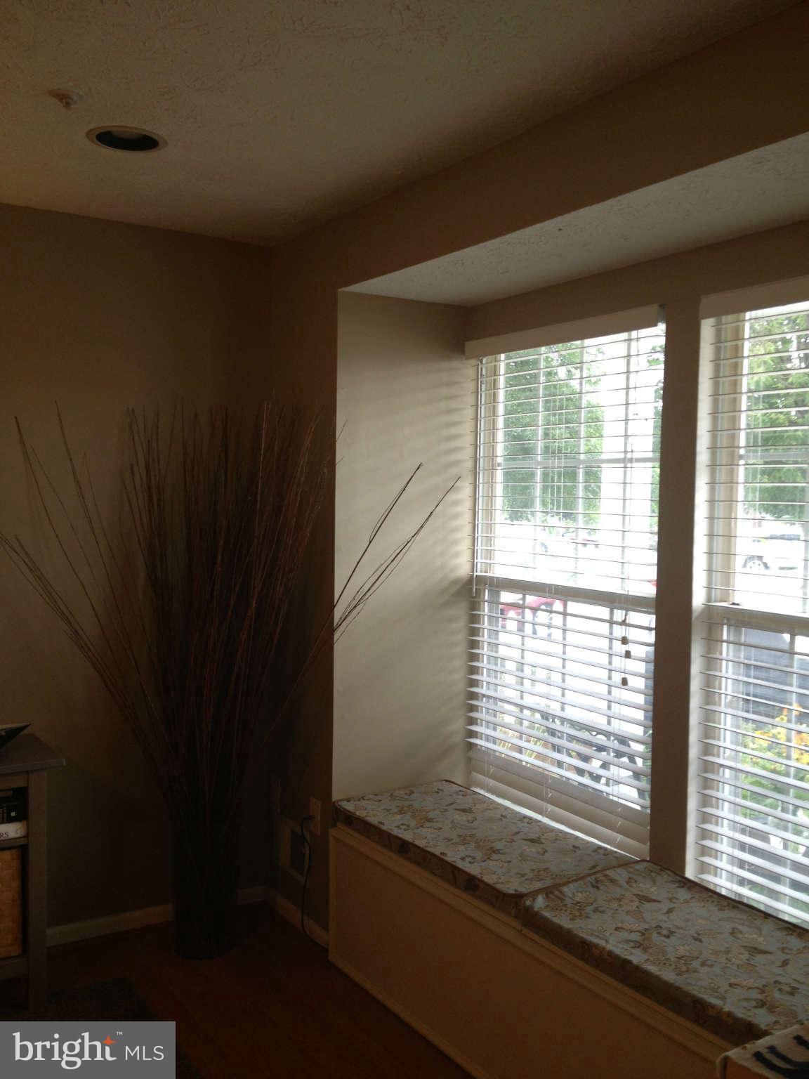 4224 Maple Path Circle, Unit 22 Baltimore, MD 21236 - Photo 6 of 9 Living Room
