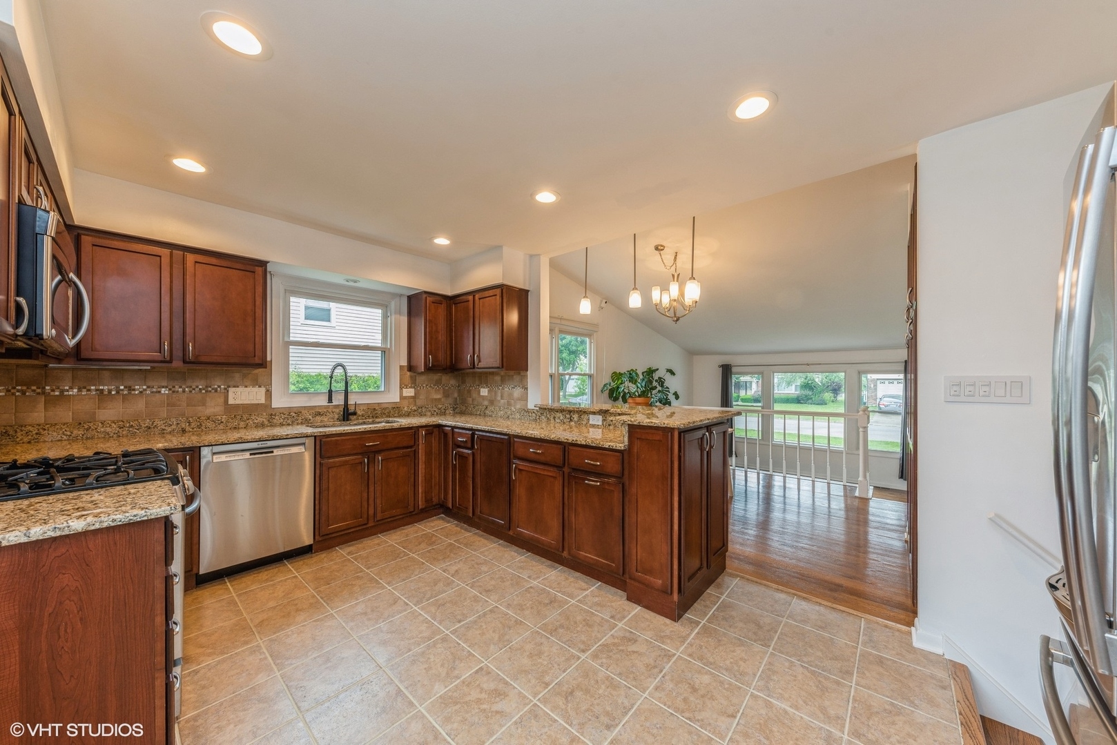 797 Dannet Road Buffalo Grove, IL 60089 - Photo 3 of 15