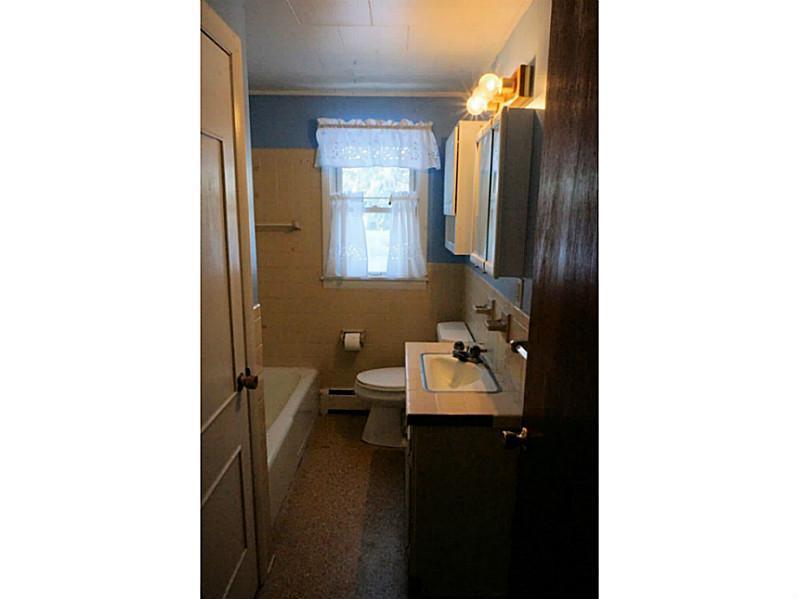 32 Hatfield Road Orrington, ME 04474 - Photo 13 of 20 Bathroom.