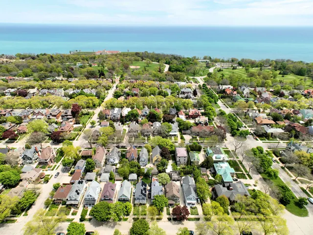 $629,000 | 2834 North Hackett Avenue, Milwaukee, WI 53211