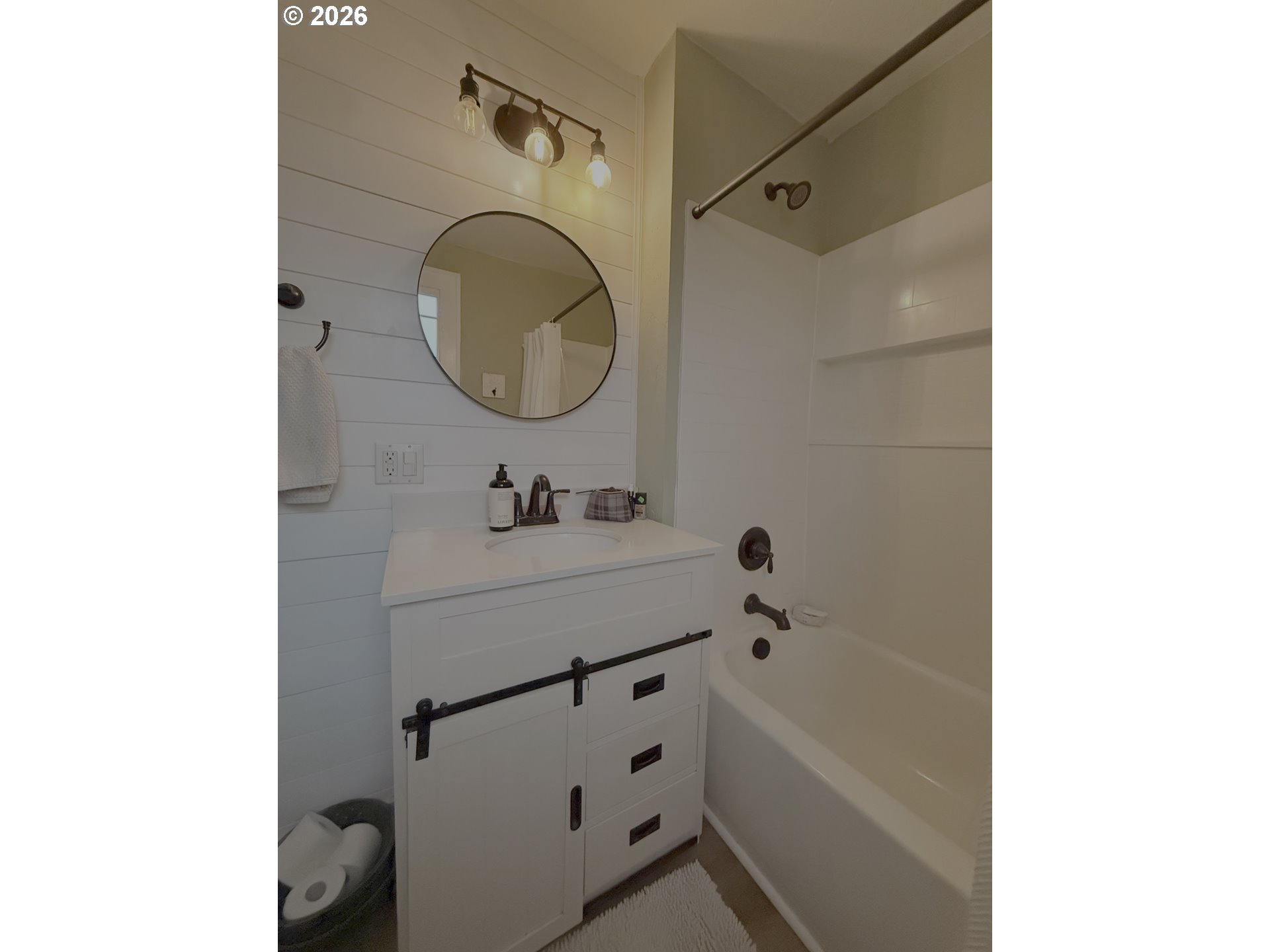 645 Juniper Street Junction City, OR 97448 - Photo 15 of 20 a bathroom with a sink a mirror and a bathtub
