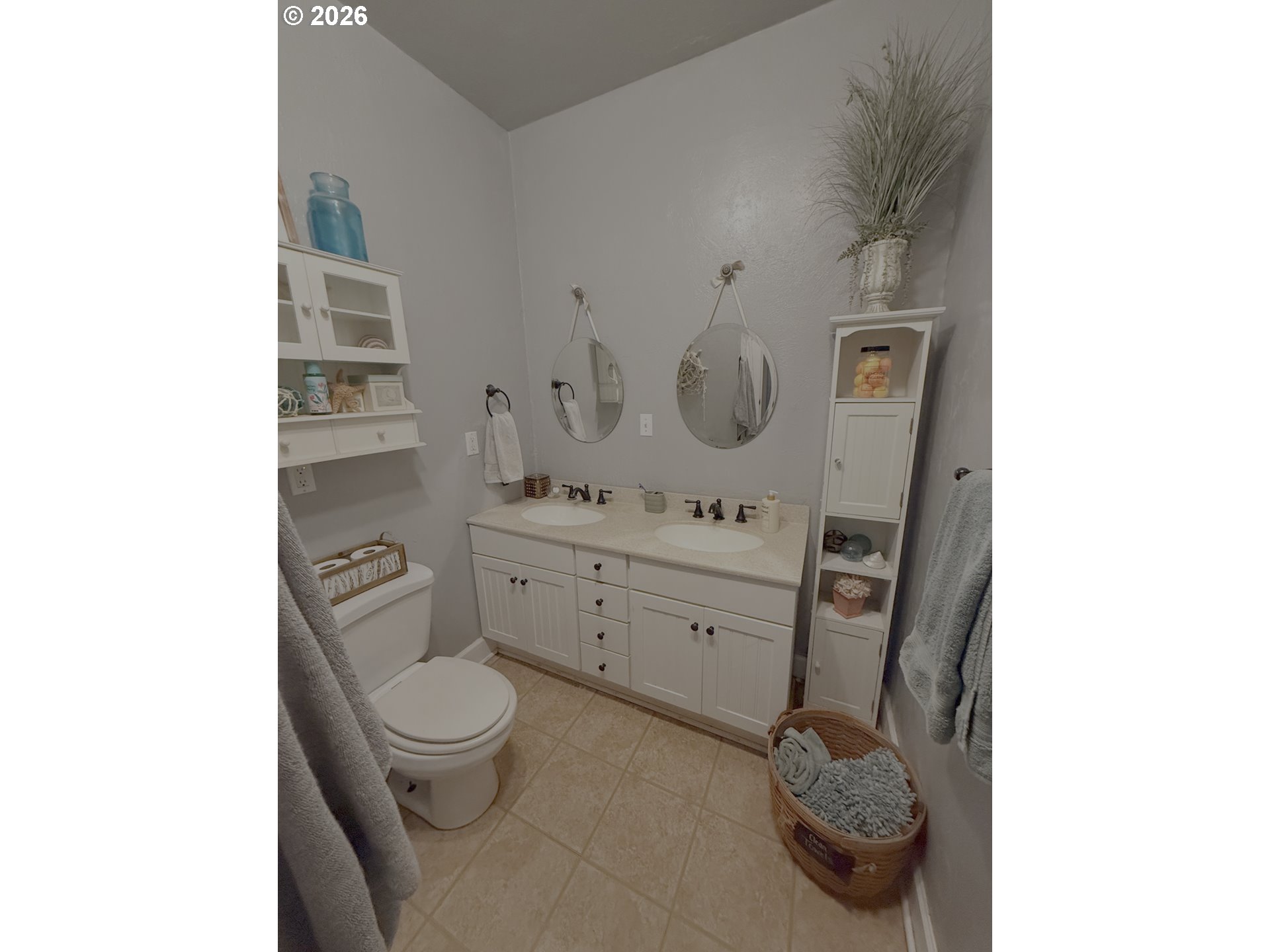 645 Juniper Street Junction City, OR 97448 - Photo 16 of 20 a bathroom with a toilet sink and mirror